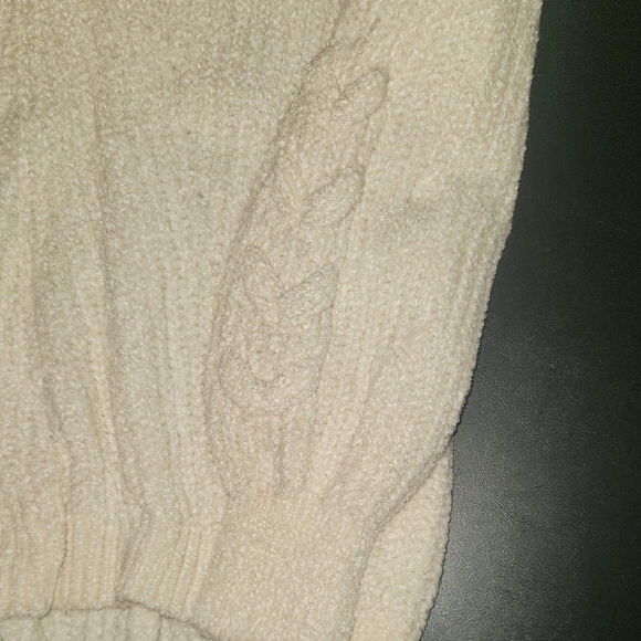 No Boundaries Off-White V-Neck Sweater - Picture 4 of 9